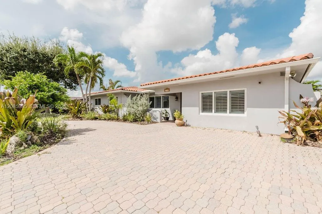 En Venta 1732 SW 103rd Place, Miami, FL 33165, Miami, FL 33165