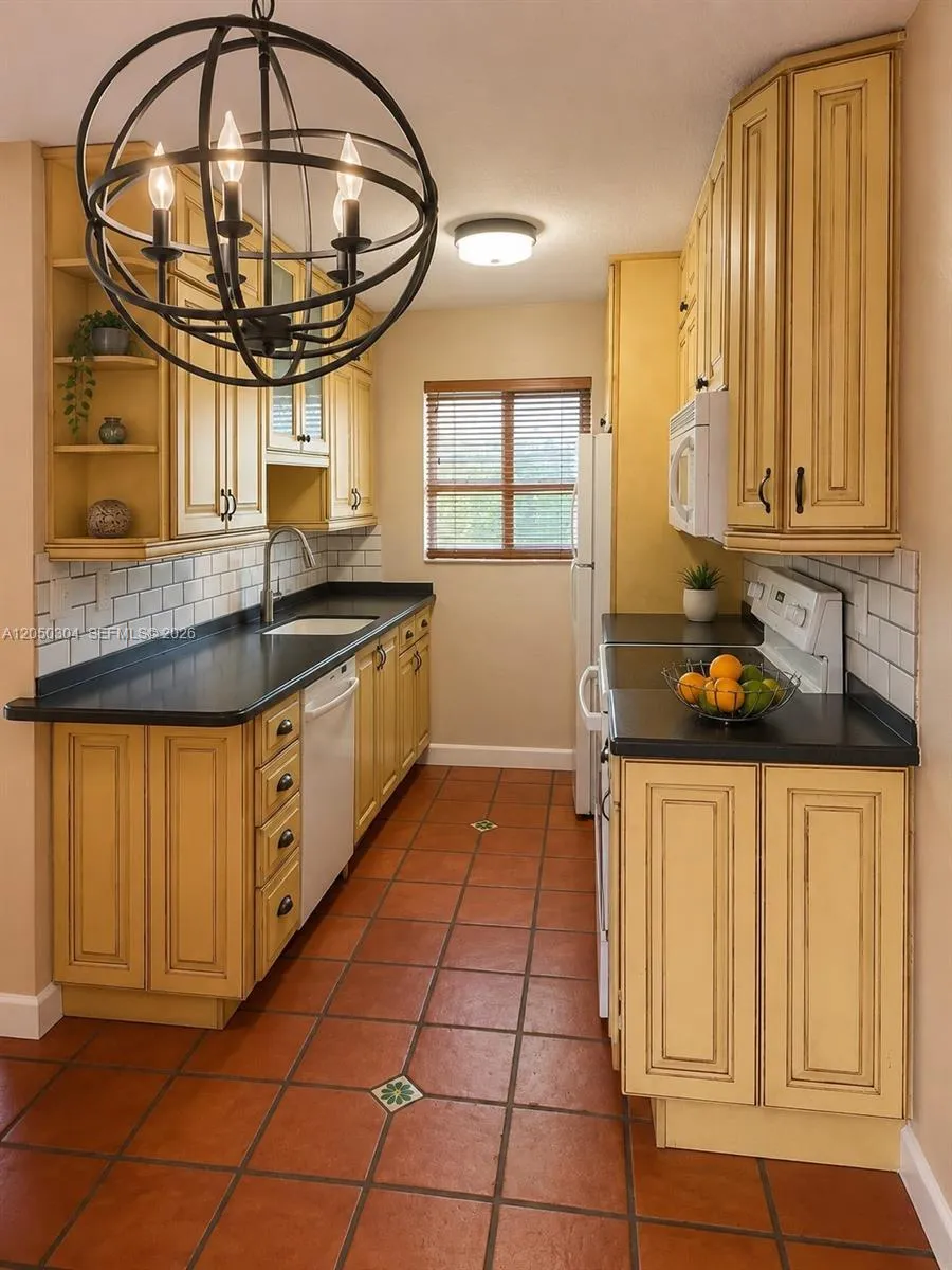 Foto de propiedad en 1733 Mayo Street 7, Hollywood, FL 33020 Hollywood con MLS# 