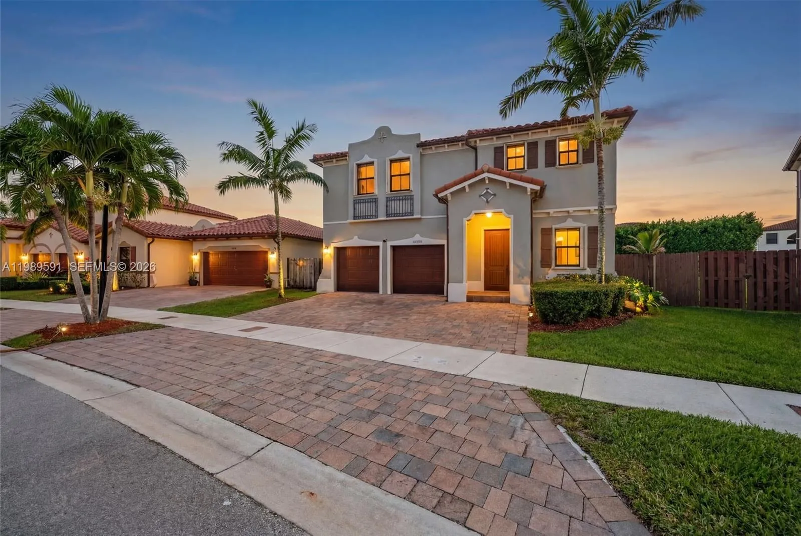 Foto de propiedad en 17340 SW 154th Place, Miami, FL 33187 Miami con MLS# 