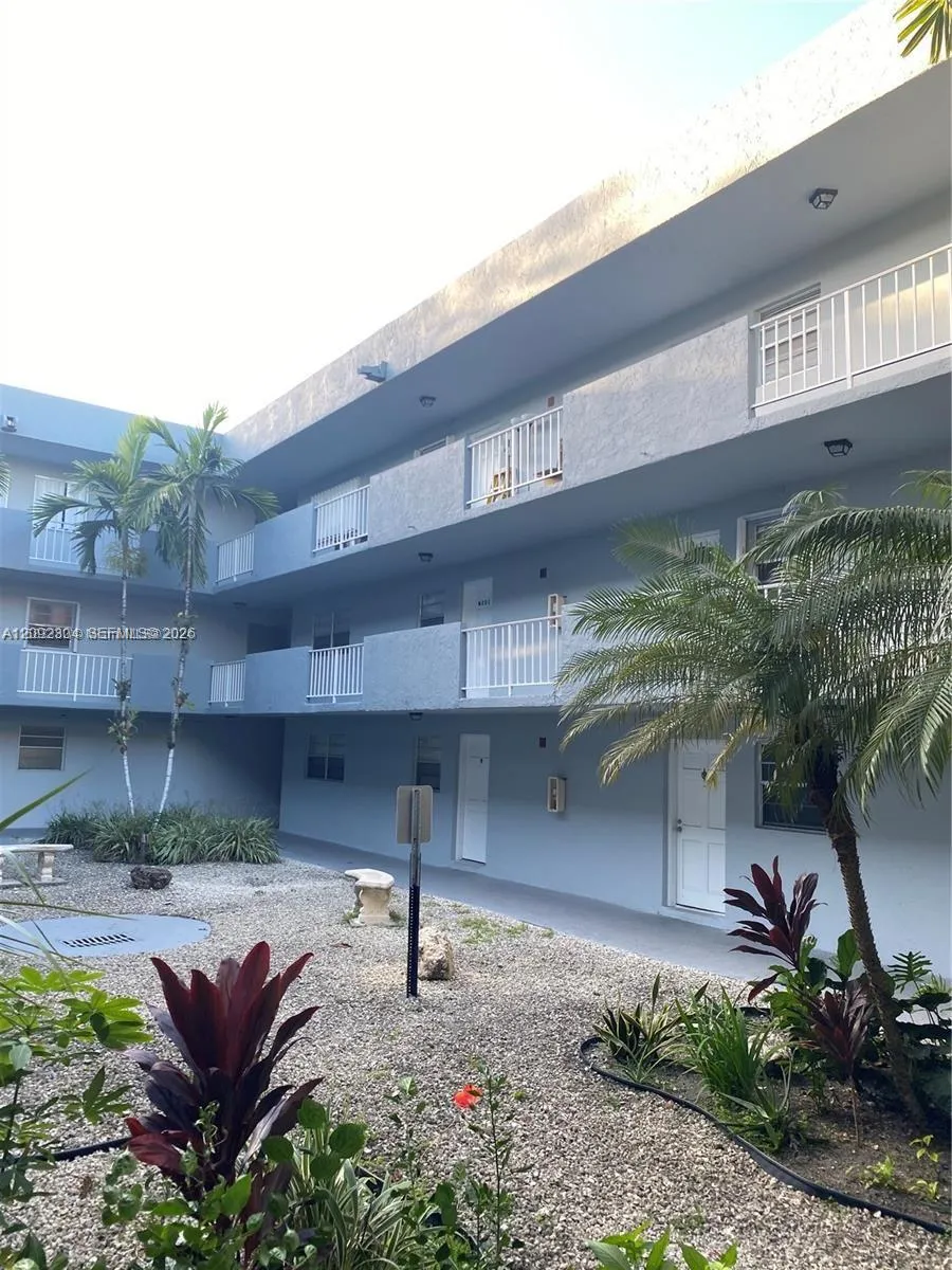 En Renta 1735 W 60th Street M301, Hialeah, FL 33012, Hialeah, FL 33012