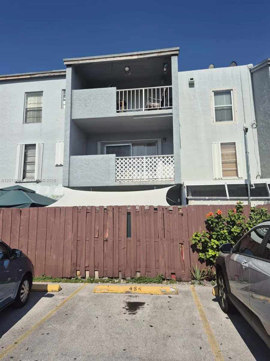 Vendido 1735 W 60th Street M329, Hialeah, FL 33012, Hialeah, FL 33012