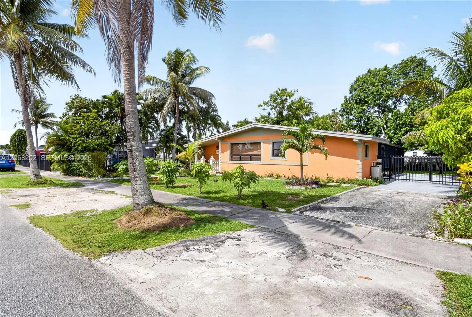 Foto de propiedad en 17350 NW 16th Avenue, Miami Gardens, FL 33169 Miami Gardens con MLS# 