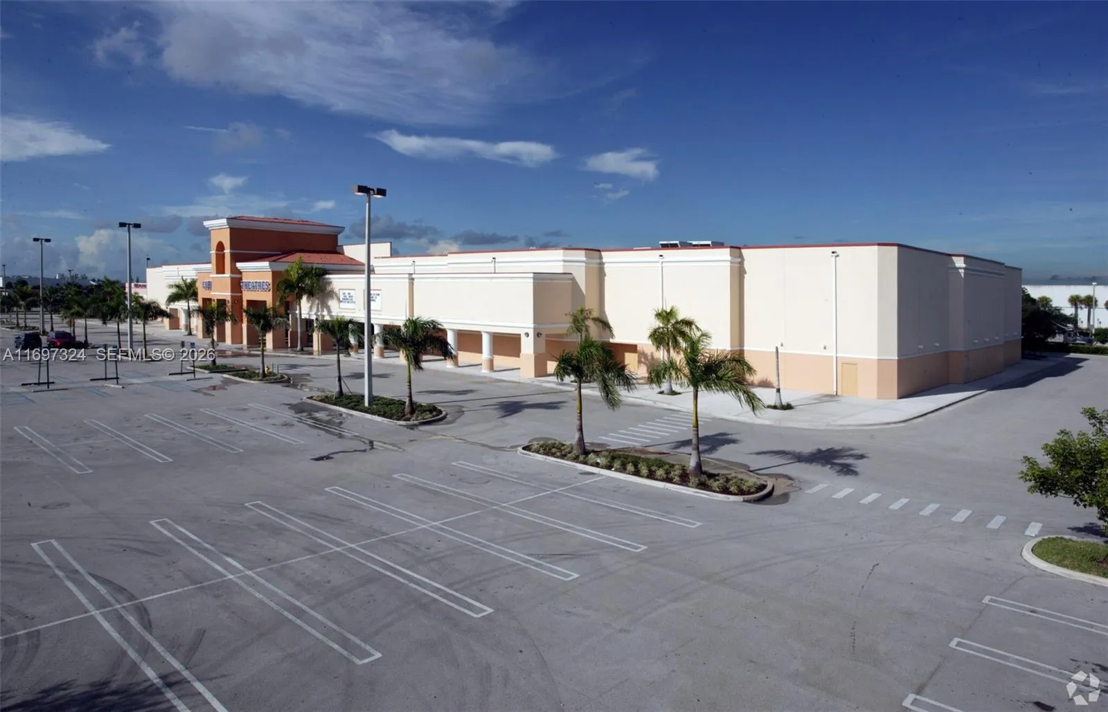 Foto de propiedad en 17355 NW 59th Avenue, Hialeah, FL 33015 Hialeah con MLS# 