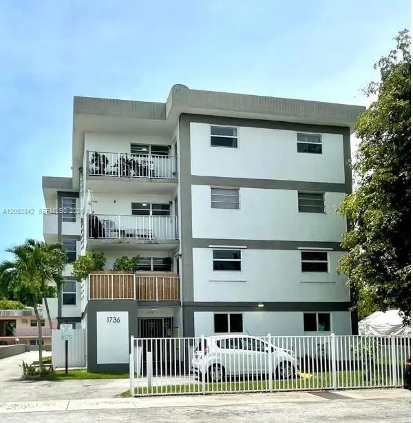 En Venta 1736 SW 19th Street 404, Miami, FL 33145, Miami, FL 33145