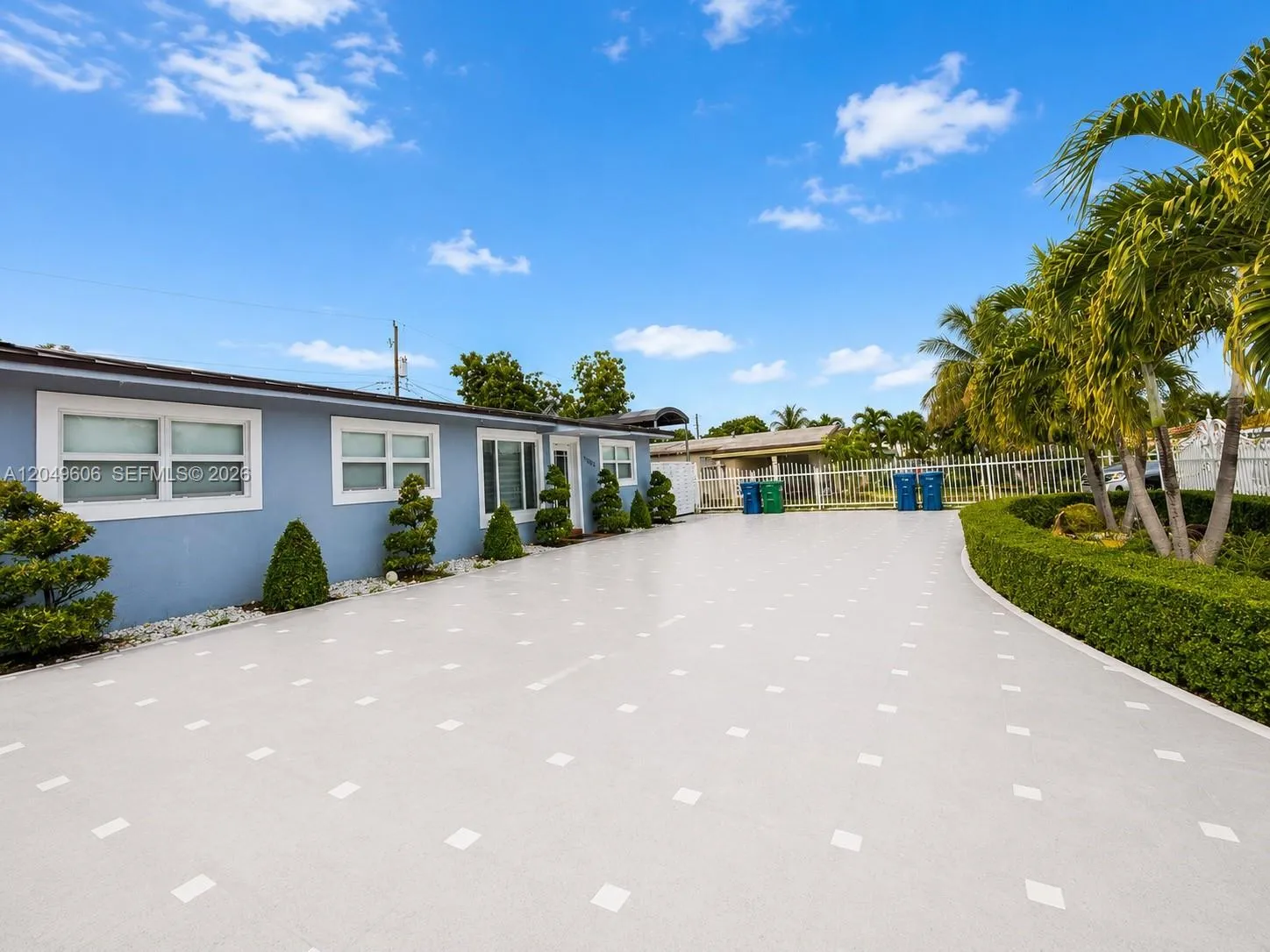 Foto de propiedad en 17370 NW 52nd Place, Miami Gardens, FL 33055 Miami Gardens con MLS# 