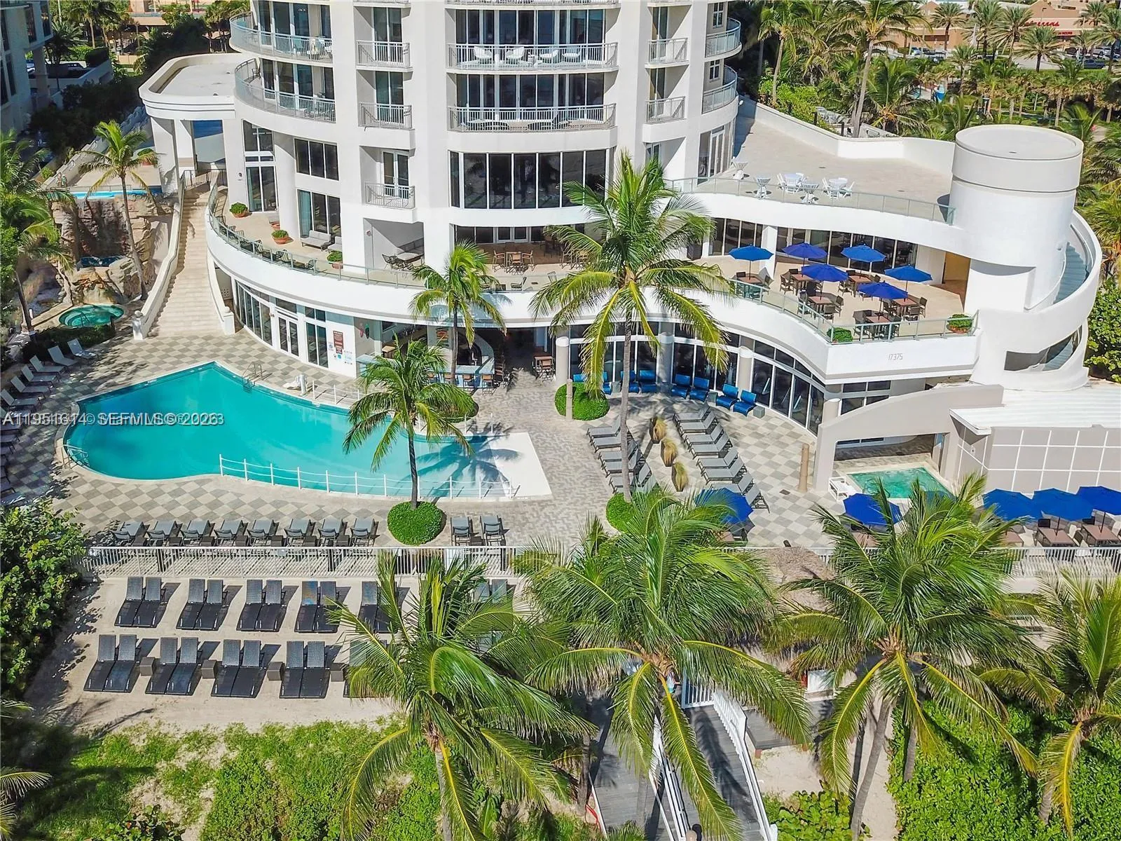 Foto de propiedad en 17375 Collins Avenue 1003, Sunny Isles Beach, FL 33160 Sunny Isles Beach con MLS# 