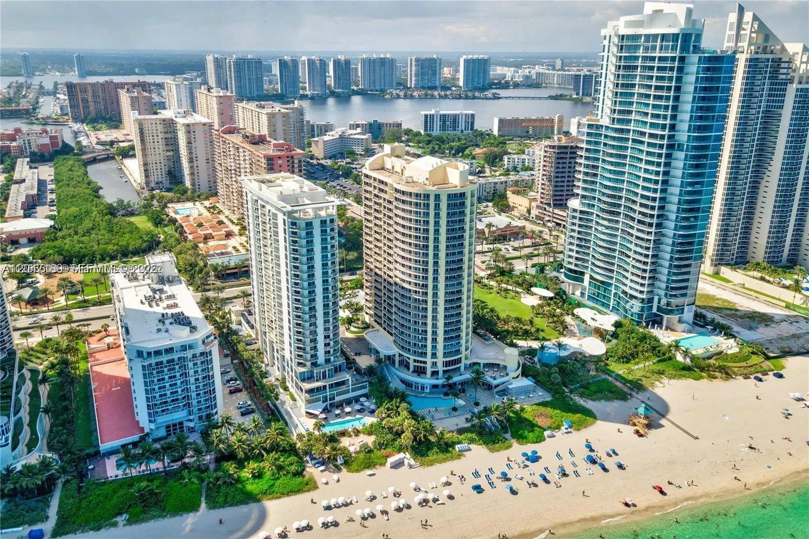 Foto de propiedad en 17375 Collins Avenue 1206, Sunny Isles Beach, FL 33160 Sunny Isles Beach con MLS# 