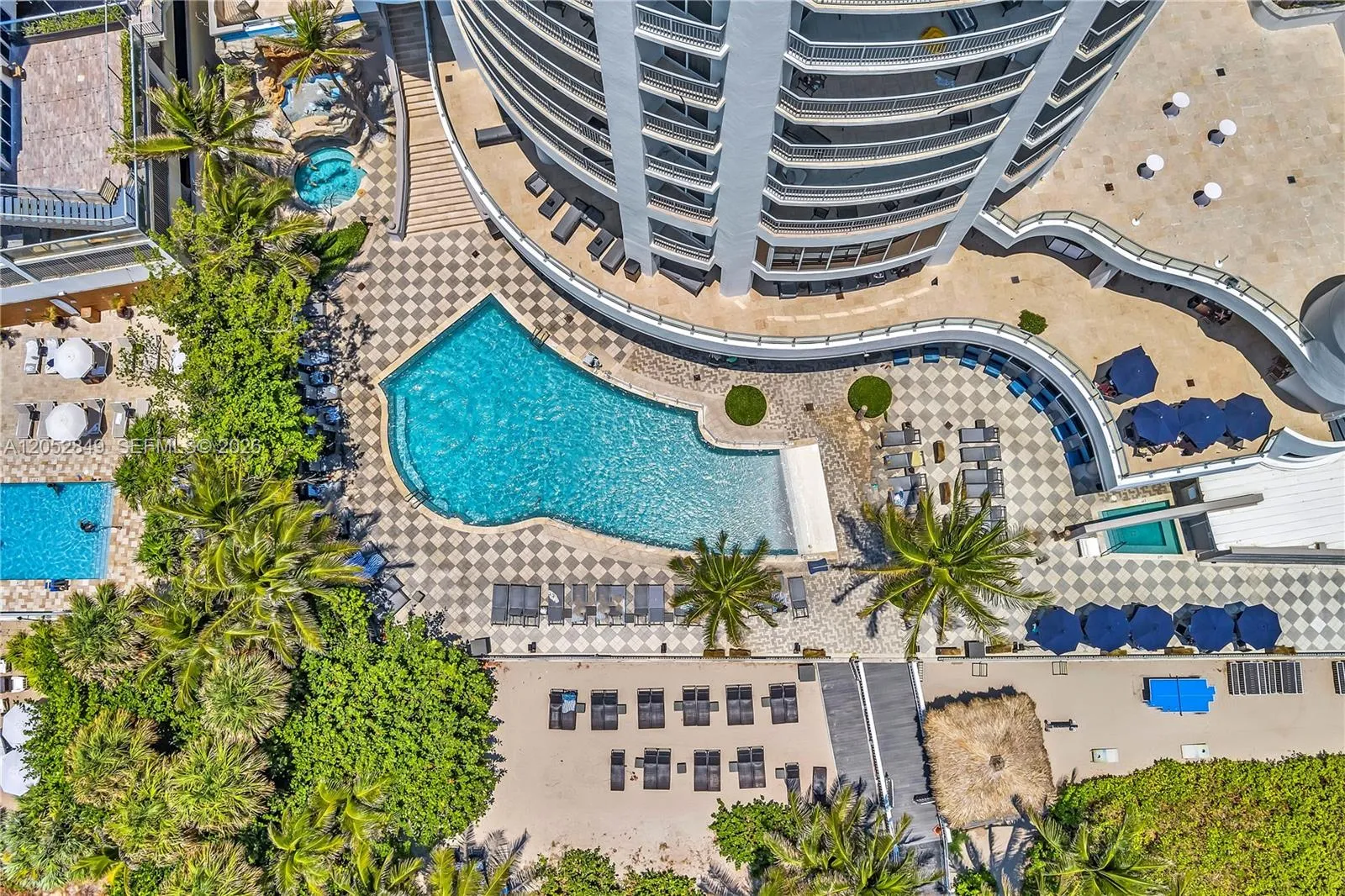 Foto de propiedad en 17375 Collins Avenue 1703, Sunny Isles Beach, FL 33160 Sunny Isles Beach con MLS# 