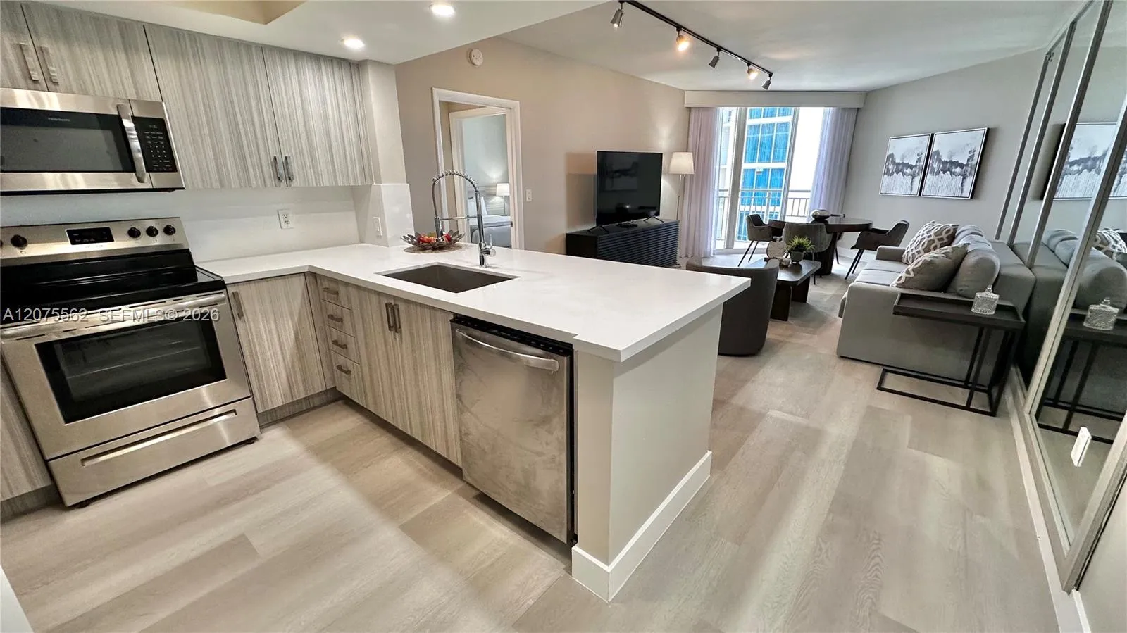 Foto de propiedad en 17375 Collins Avenue 2003, Sunny Isles Beach, FL 33160 Sunny Isles Beach con MLS# 