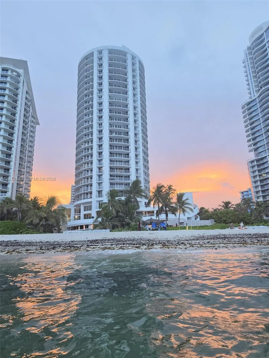 Foto de propiedad en 17375 Collins Avenue 2706, Sunny Isles Beach, FL 33160 Sunny Isles Beach con MLS# 