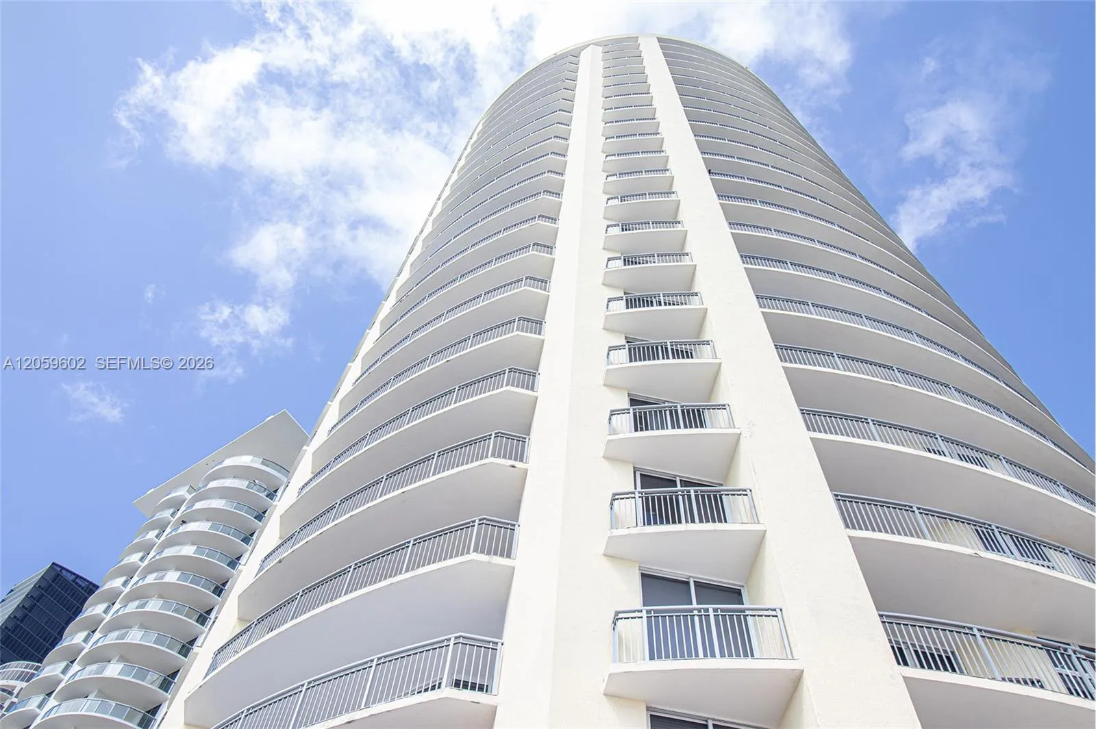 Foto de propiedad en 17375 Collins Avenue 701, Sunny Isles Beach, FL 33160 Sunny Isles Beach con MLS# 