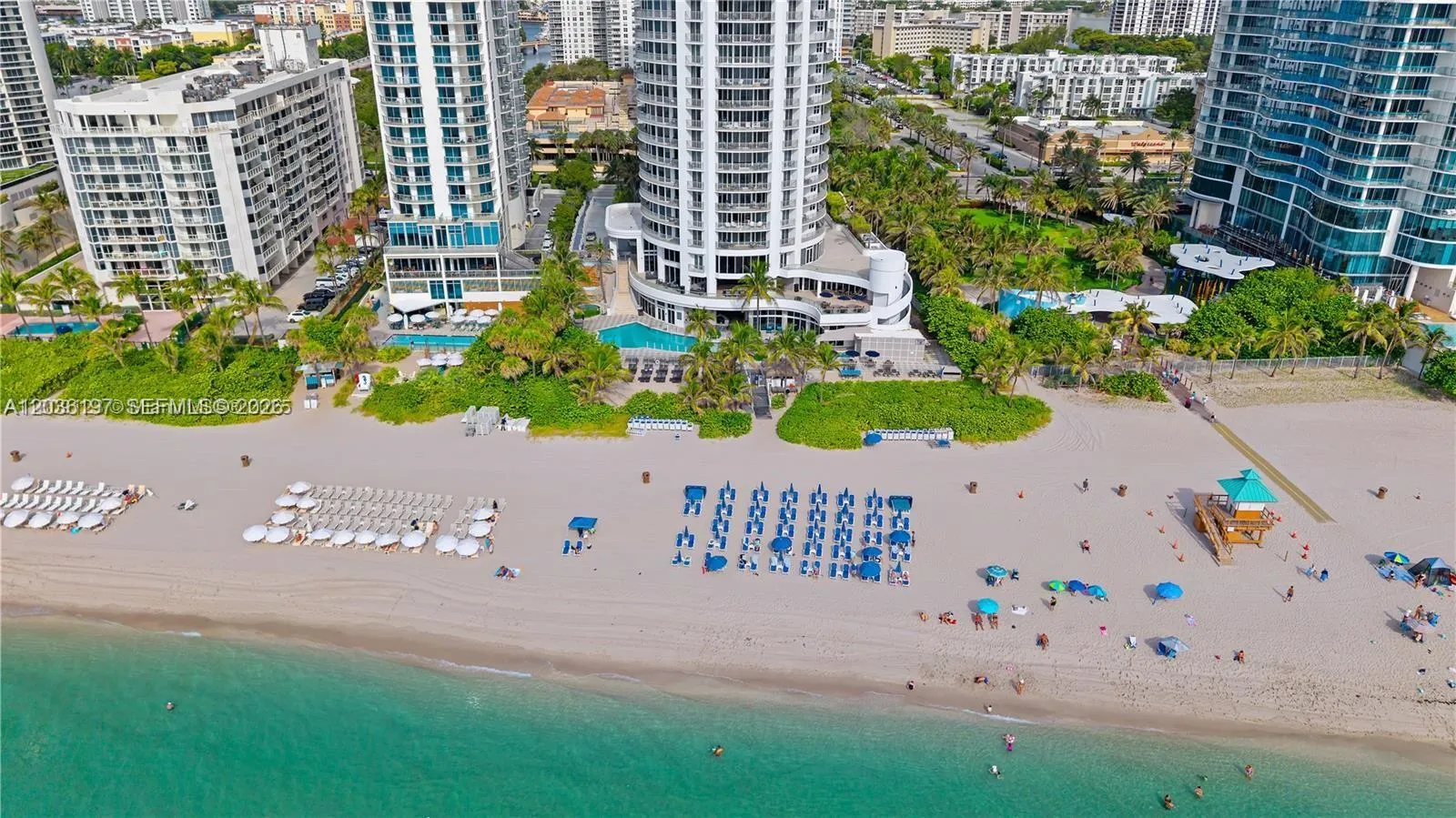 Foto de propiedad en 17375 Collins Avenue 905, Sunny Isles Beach, FL 33160 Sunny Isles Beach con MLS# 