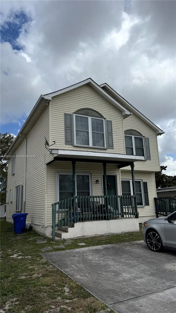 Foto de propiedad en 1738 SW 44th Terrace, Fort Lauderdale, FL 33317 Fort Lauderdale con MLS# 