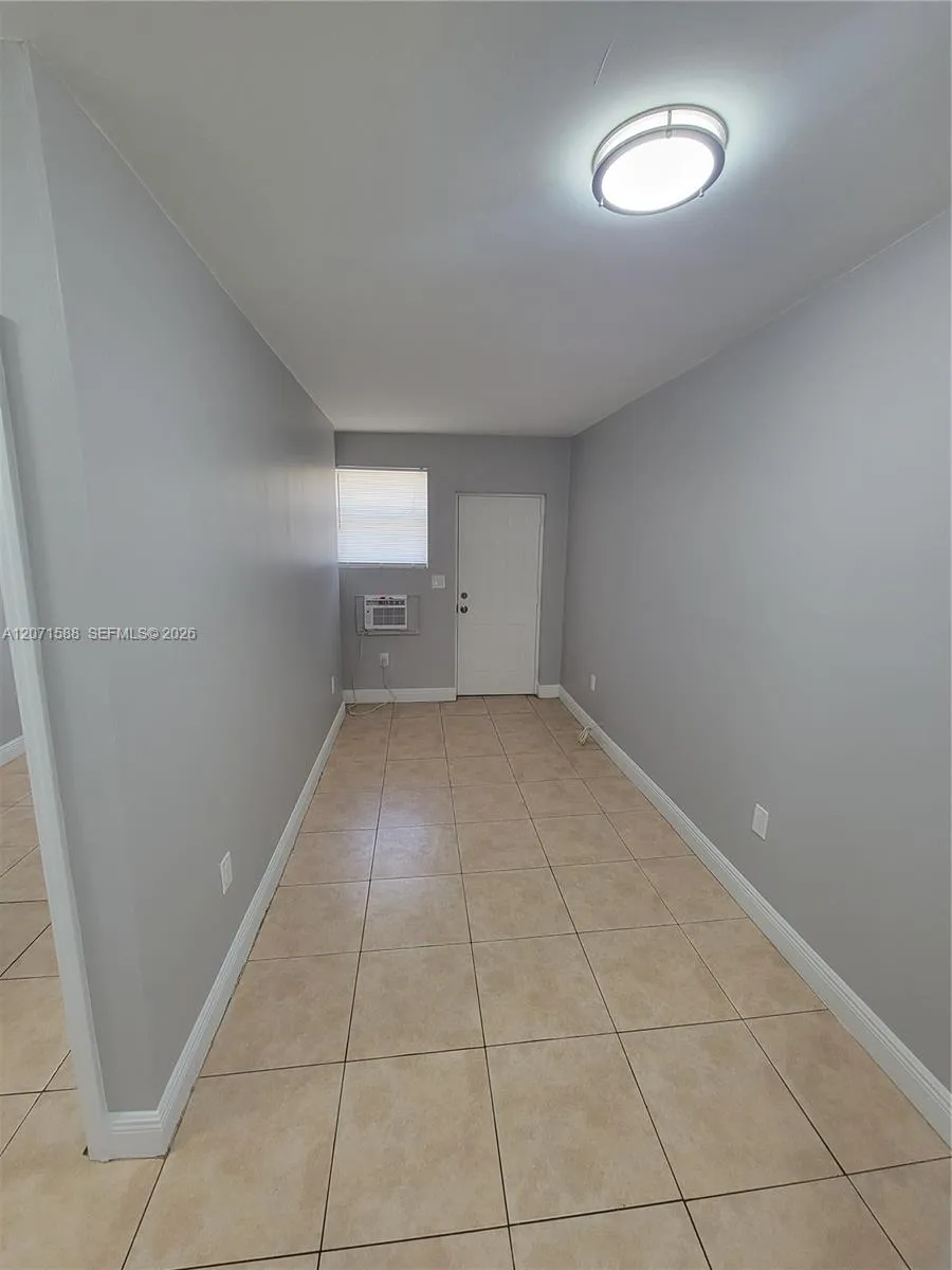 En Renta 1740 NW 1st Place 3, Miami, FL 33136, Miami, FL 33136