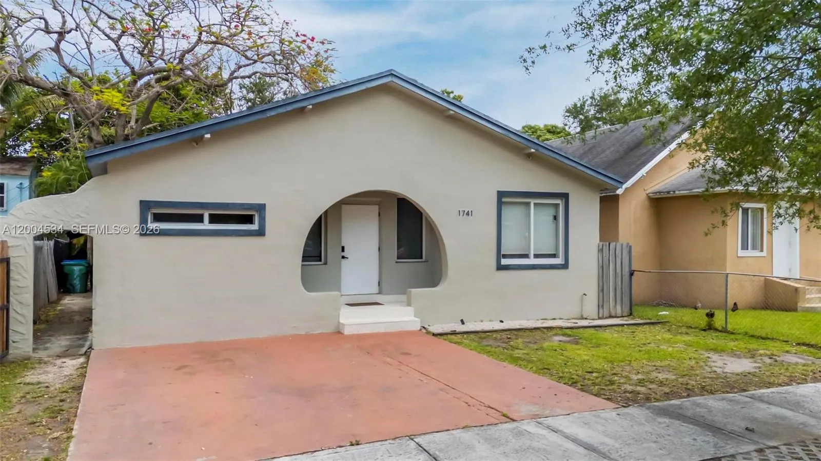 Foto de propiedad en 1741 NW 44th Street, Miami, FL 33142 Miami con MLS# 