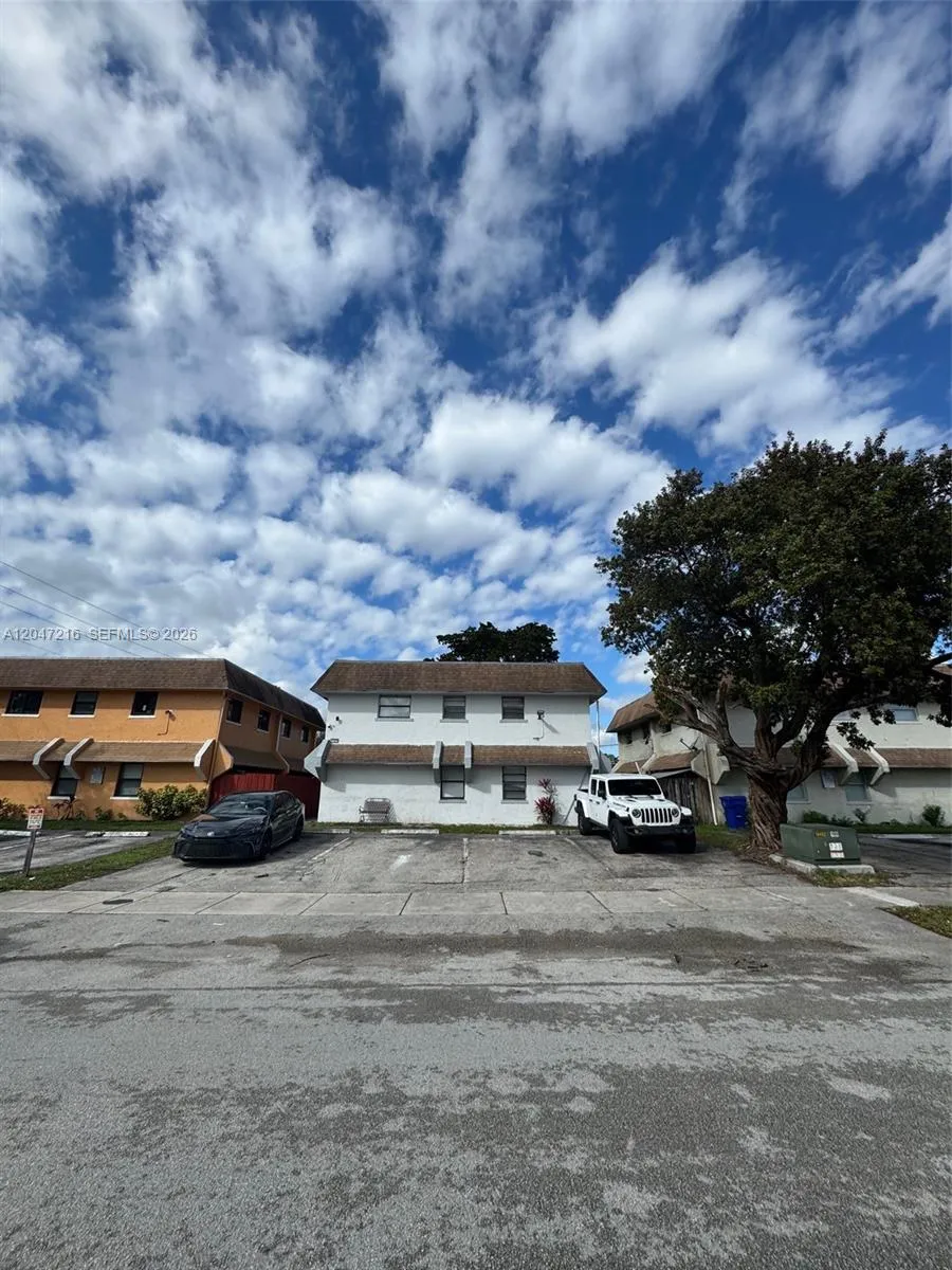 En Venta 1741 SW 40th Terrace, Fort Lauderdale, FL 33317, Fort Lauderdale, FL 33317