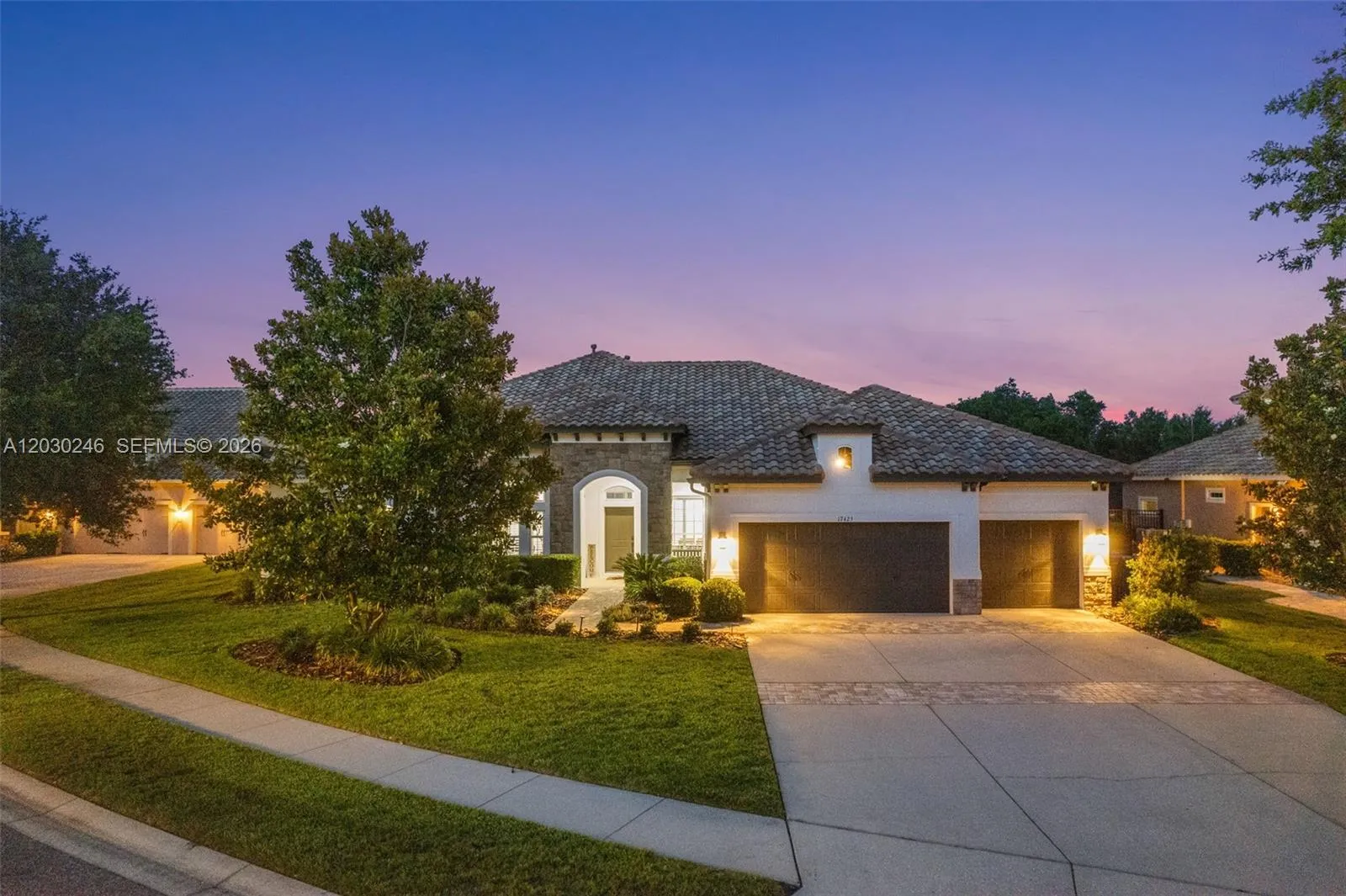 Foto de propiedad en 17425 Varona Place, Lutz, FL 33548 Lutz con MLS# 