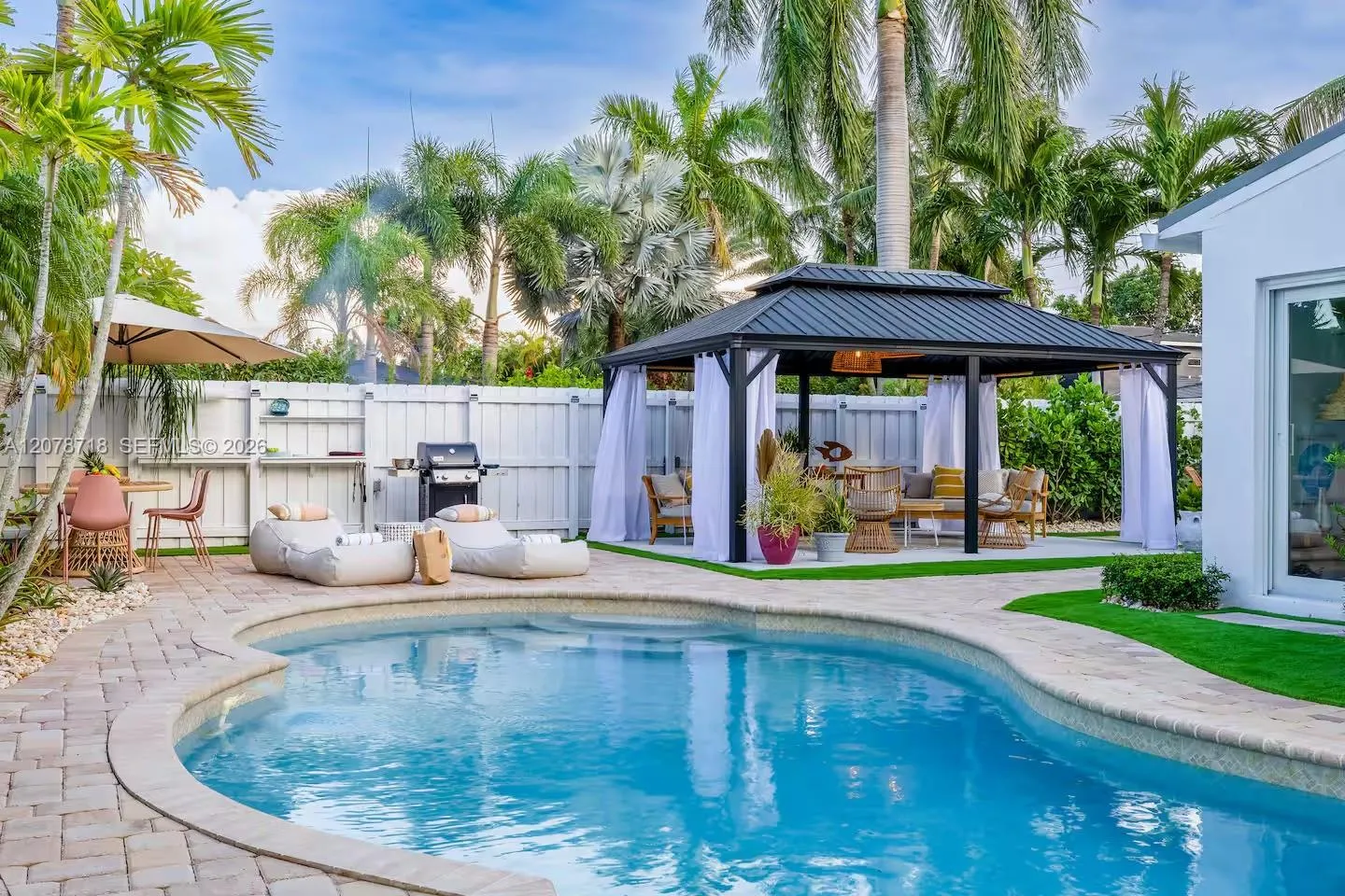 Foto de propiedad en 1743 NE 16th Street, Fort Lauderdale, FL 33304 Fort Lauderdale con MLS# 