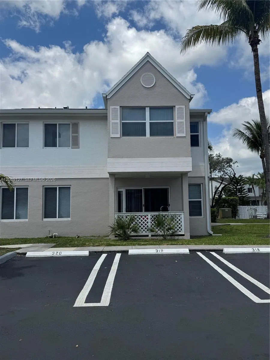 En Renta 17440 NW 67th Court L-15, Hialeah, FL 33015, Hialeah, FL 33015