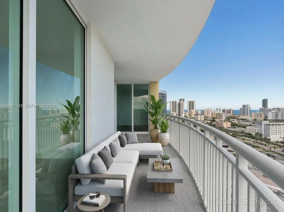 Foto de propiedad en 1745 E Hallandale Beach Boulevard 2007W, Hallandale Beach, FL 33009 Hallandale Beach con MLS#