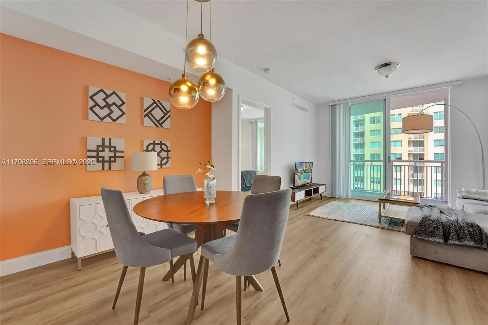 Foto de propiedad en 1745 E Hallandale Beach Boulevard 2105W, Hallandale Beach, FL 33009 Hallandale Beach con MLS# 