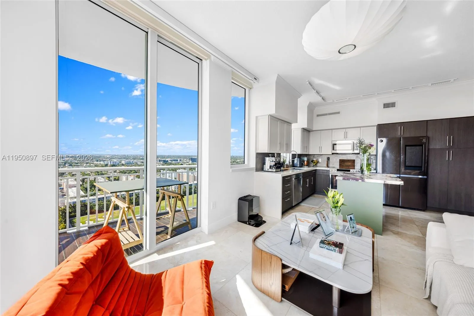 Foto de propiedad en 1745 E Hallandale Beach Boulevard 2407W, Hallandale Beach, FL 33009 Hallandale Beach con MLS# 