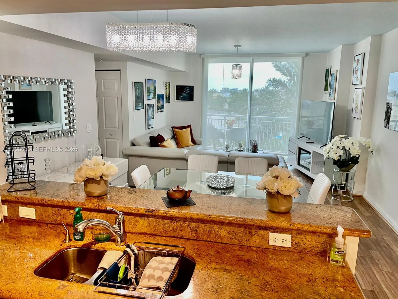Foto de propiedad en 1745 E Hallandale Beach Boulevard 301W, Hallandale Beach, FL 33009 Hallandale Beach con MLS#