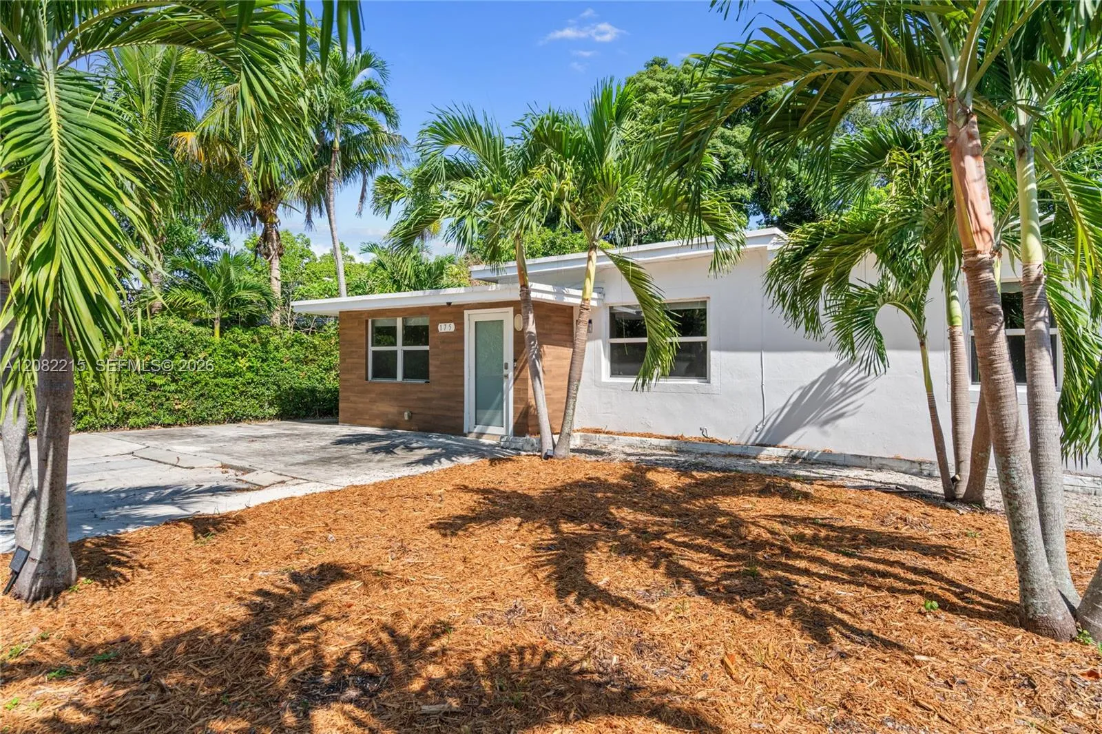 Foto de propiedad en 175 NW 121st Street, North Miami, FL 33168 North Miami con MLS# 