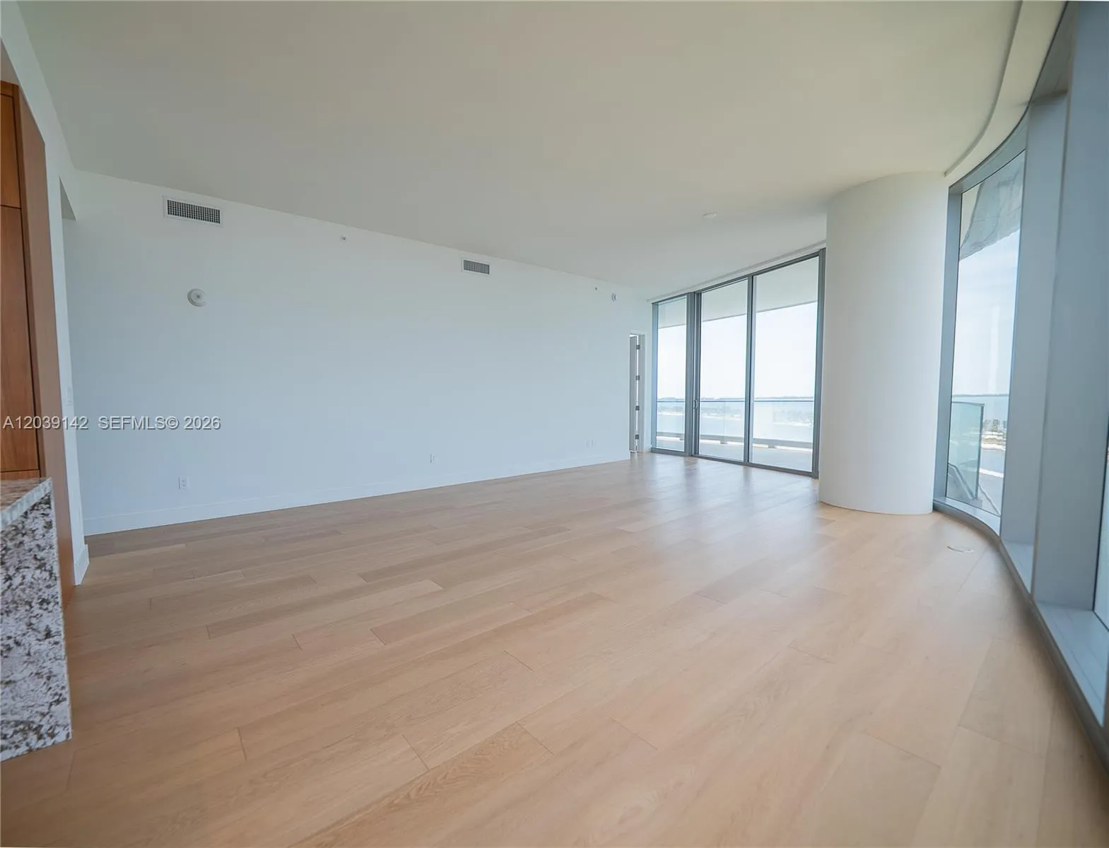 Foto de propiedad en 175 SE 25th Road 702, Miami, FL 33129 Miami con MLS# 