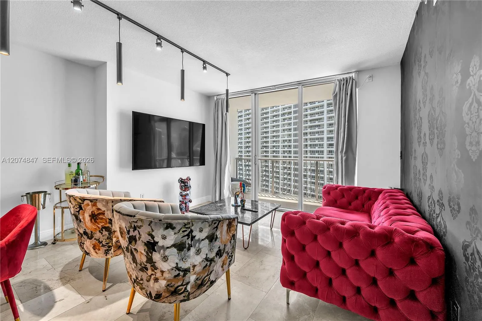 Foto de propiedad en 1750 Bayshore Drive 2004, Miami, FL 33132 Miami con MLS# 