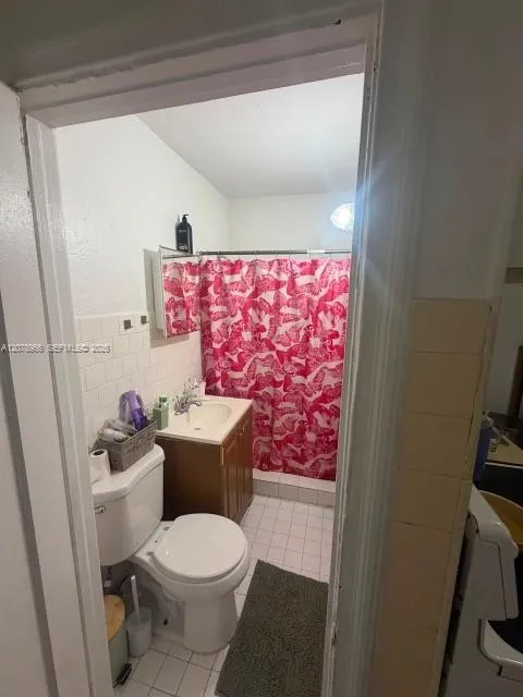 Foto de propiedad en 1750 Madison Street C, Hollywood, FL 33020 Hollywood con MLS# 