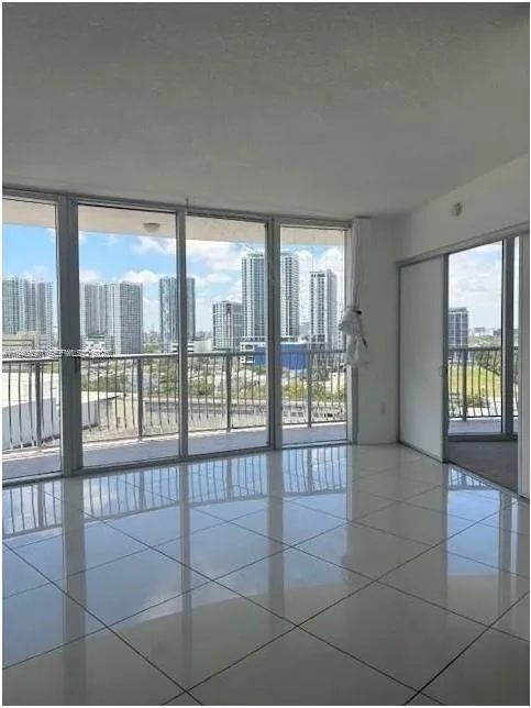 Foto de propiedad en 1750 N Bayshore Drive 1714, Miami, FL 33132 Miami con MLS# 