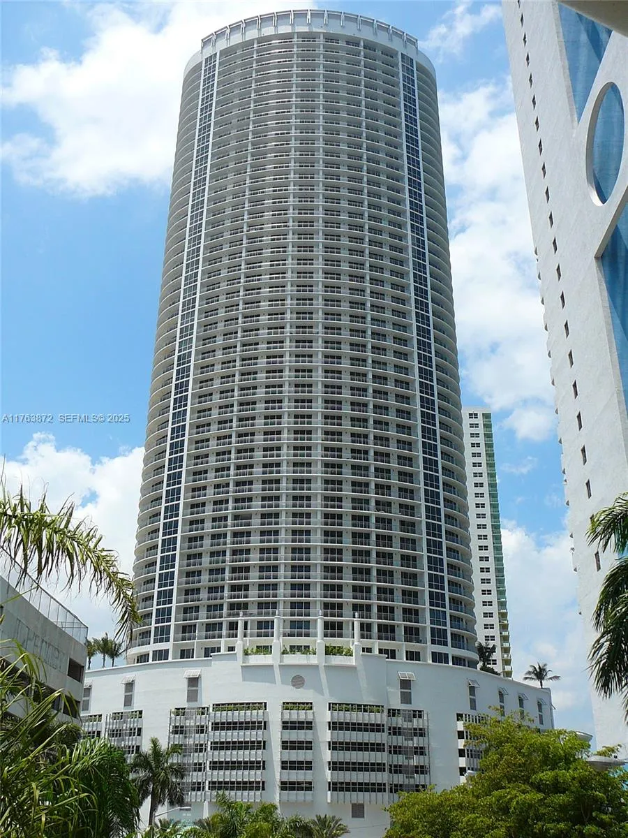 Foto de propiedad en 1750 N Bayshore Drive 2215, Miami, FL 33132 Miami con MLS# 