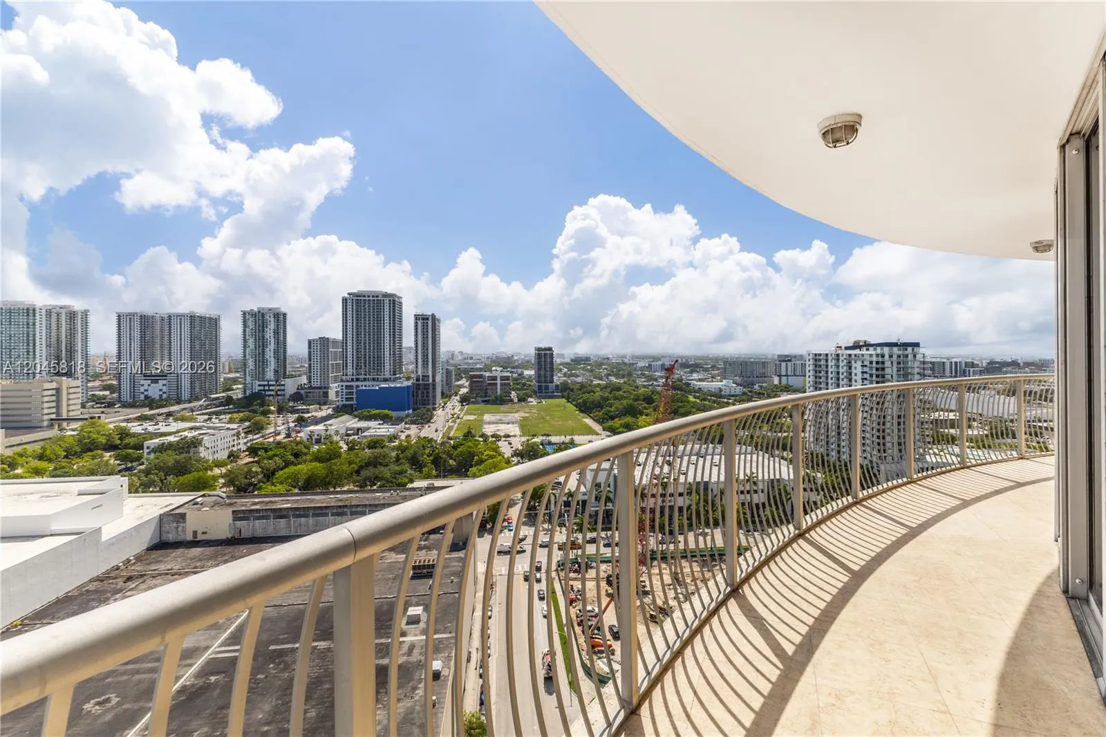 Foto de propiedad en 1750 N Bayshore Drive 2414, Miami, FL 33132 Miami con MLS# 
