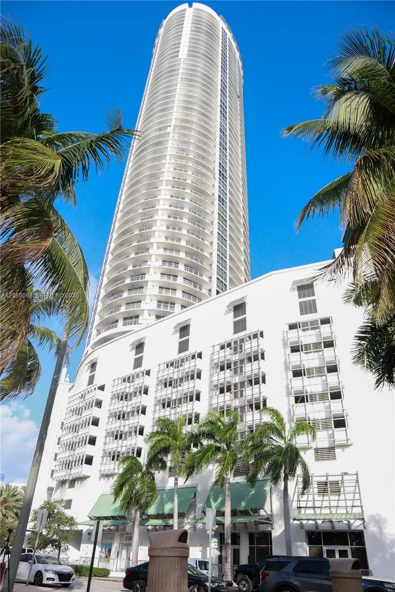 Foto de propiedad en 1750 N Bayshore Drive 3411, Miami, FL 33132 Miami con MLS# 