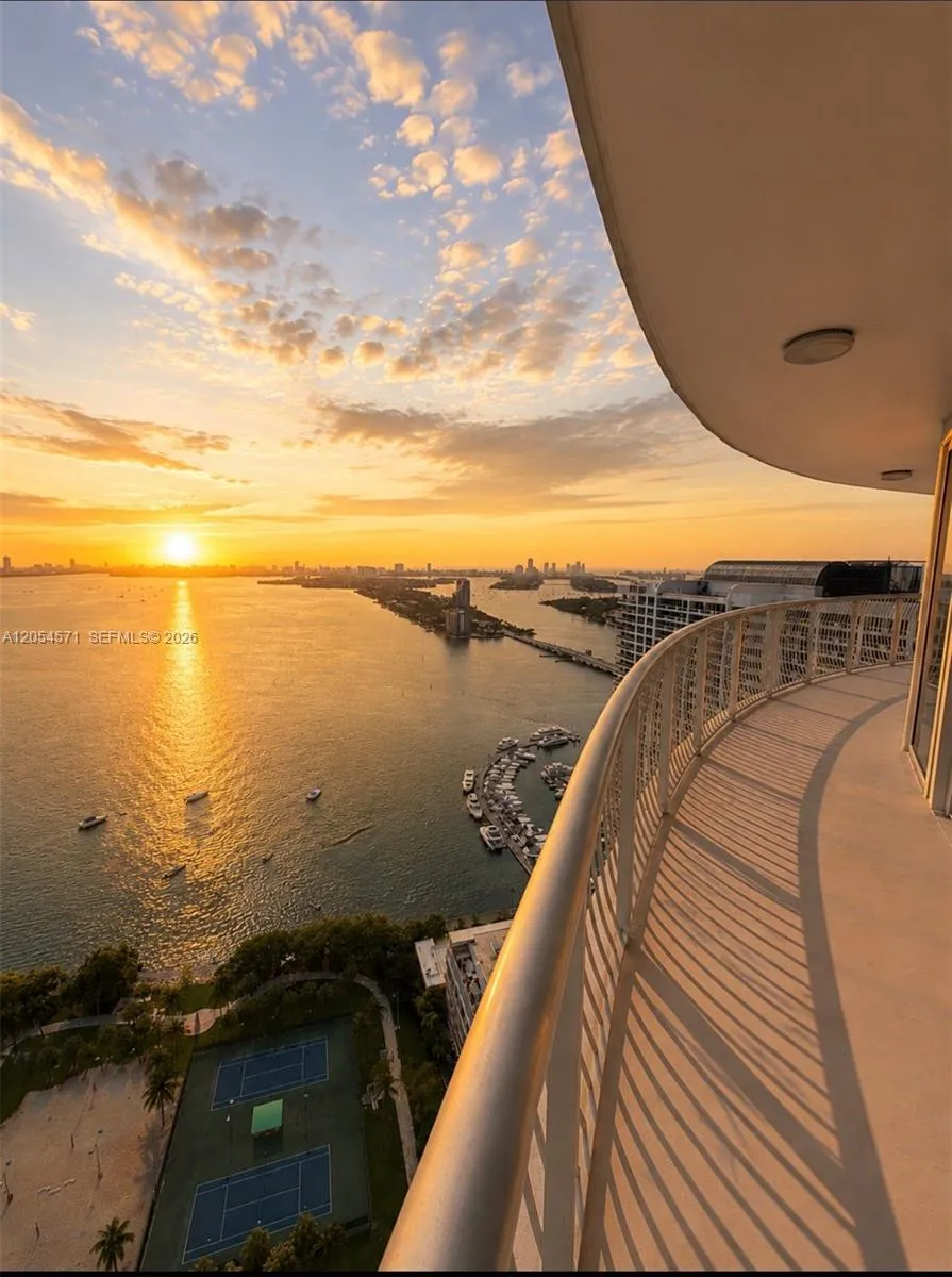 Foto de propiedad en 1750 N Bayshore Drive 4201, Miami, FL 33132 Miami con MLS# 