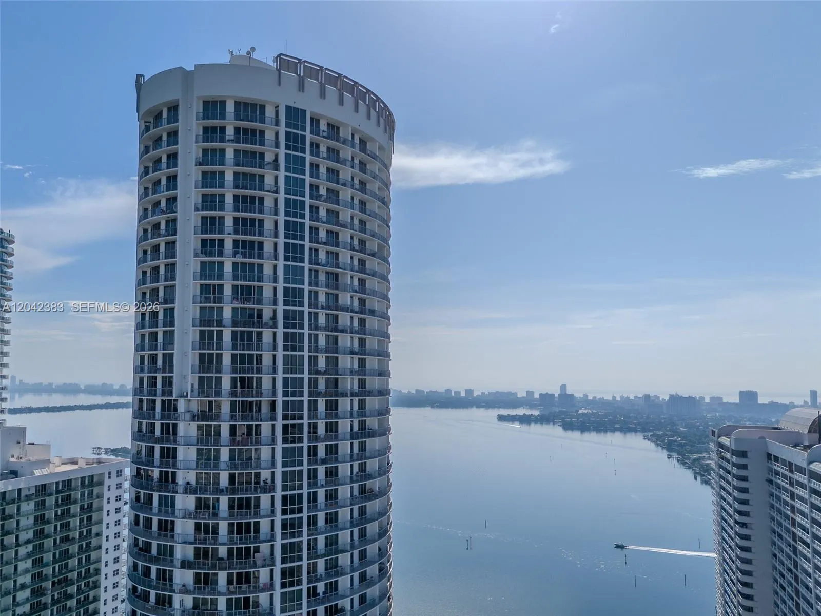 Foto de propiedad en 1750 N Bayshore Drive 5212, Miami, FL 33132 Miami con MLS# 