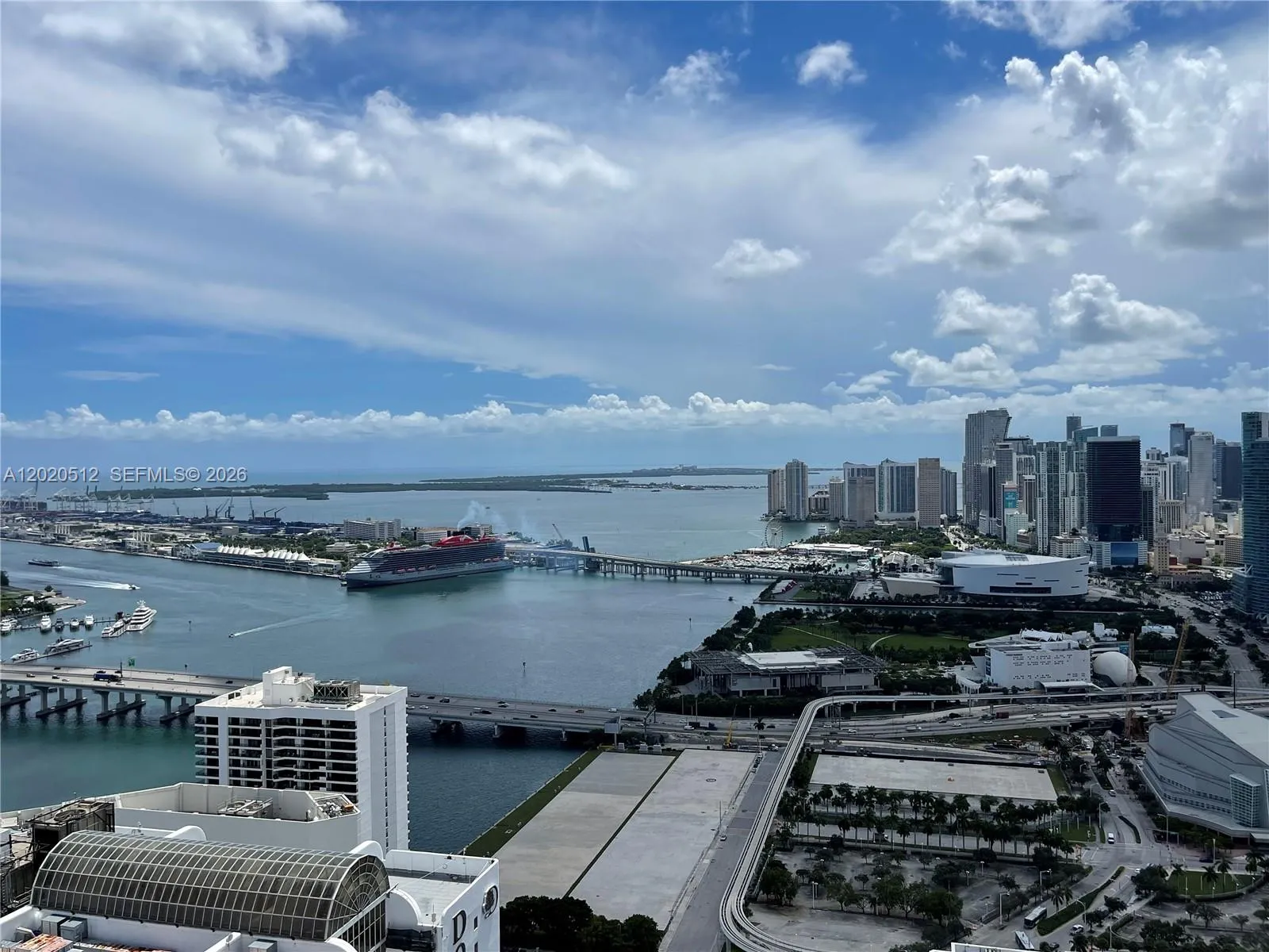 Foto de propiedad en 1750 N Bayshore Drive 5614, Miami, FL 33132 Miami con MLS#