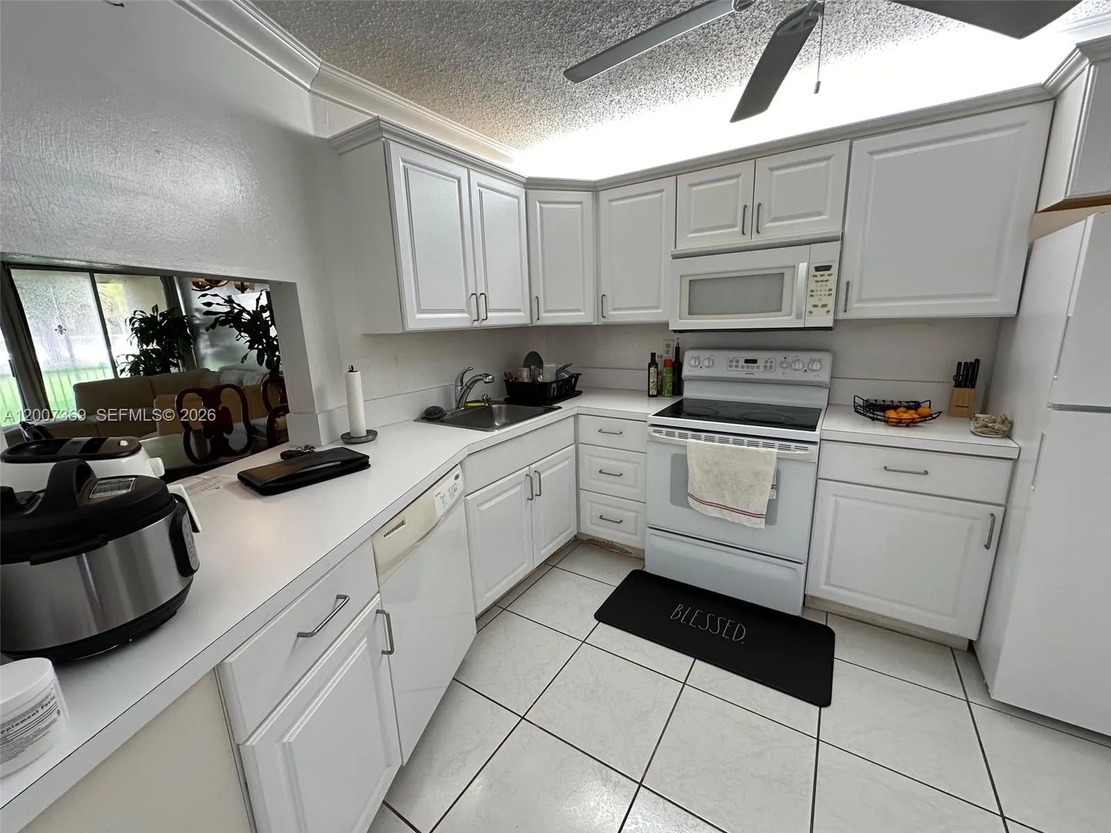 Foto de propiedad en 1750 NE 191st Street 105-1, Miami, FL 33179 Miami con MLS#