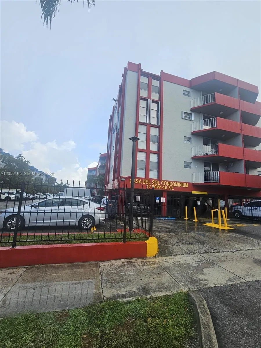 Foto de propiedad en 1750 W 46th Street 518, Hialeah, FL 33012 Hialeah con MLS# 