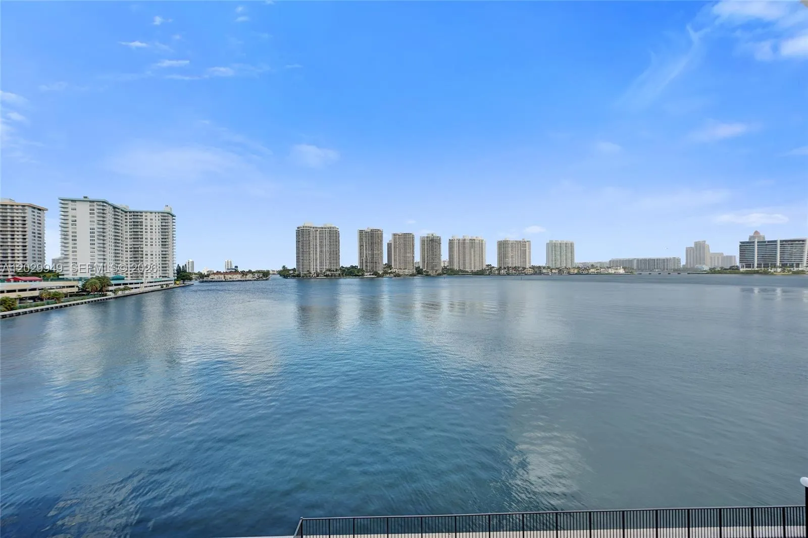 Foto de propiedad en 17500 N Bay Road S403, Sunny Isles Beach, FL 33160 Sunny Isles Beach con MLS# 