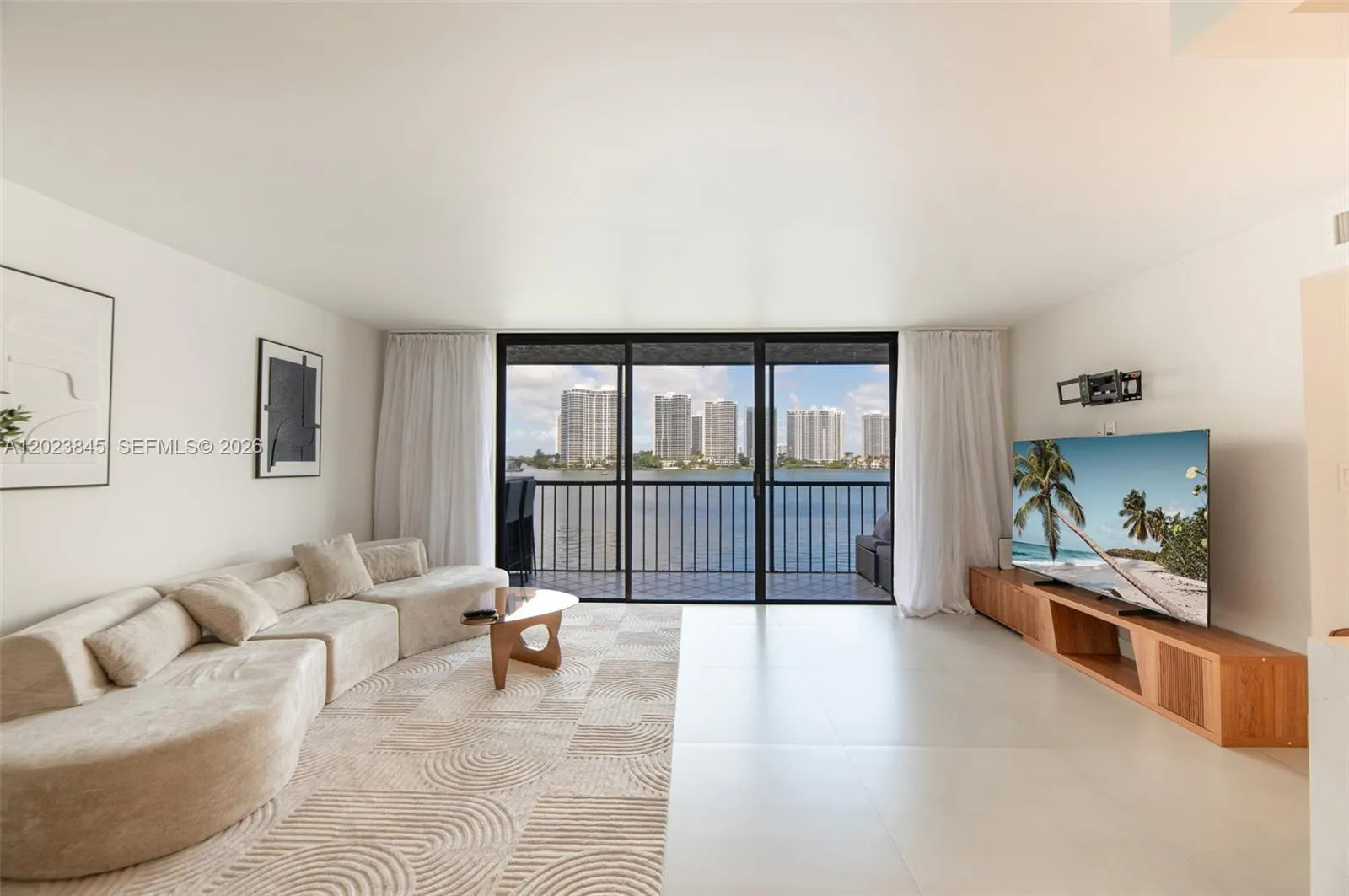 Alquilada 17500 N Bay Road S405, Sunny Isles Beach, FL 33160, Sunny Isles Beach, FL 33160