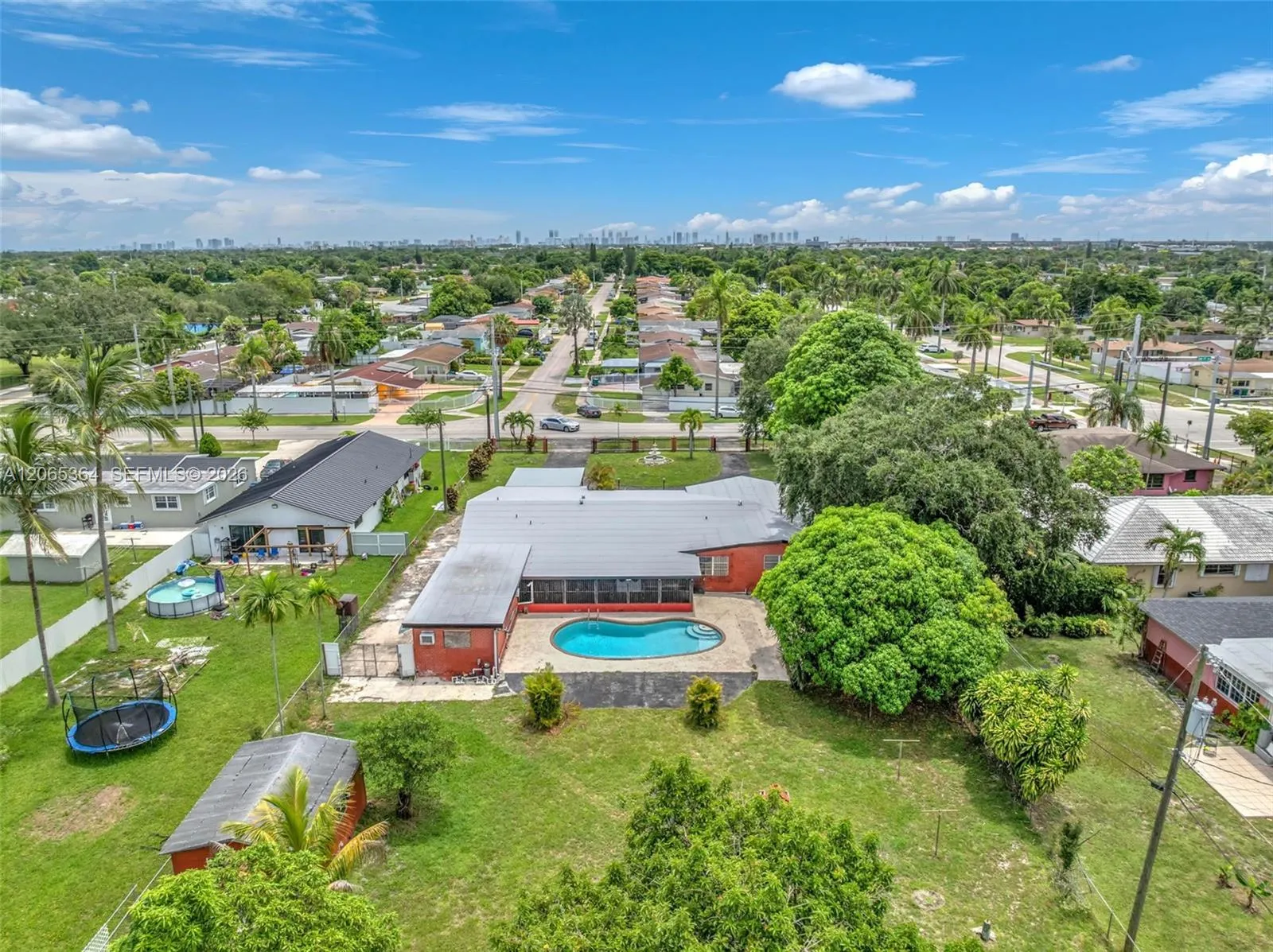 Foto de propiedad en 17520 NW 17th Avenue, Miami Gardens, FL 33056 Miami Gardens con MLS# 