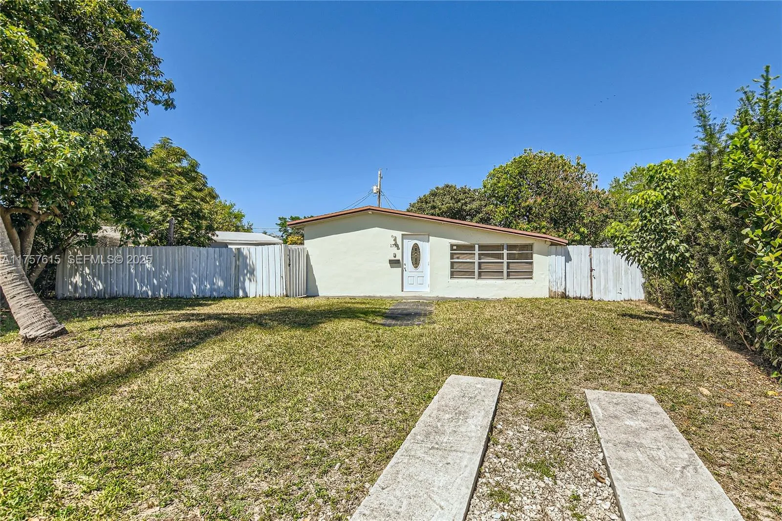 Foto de propiedad en 1753 NE 178th Street, North Miami Beach, FL 33162 North Miami Beach con MLS# 