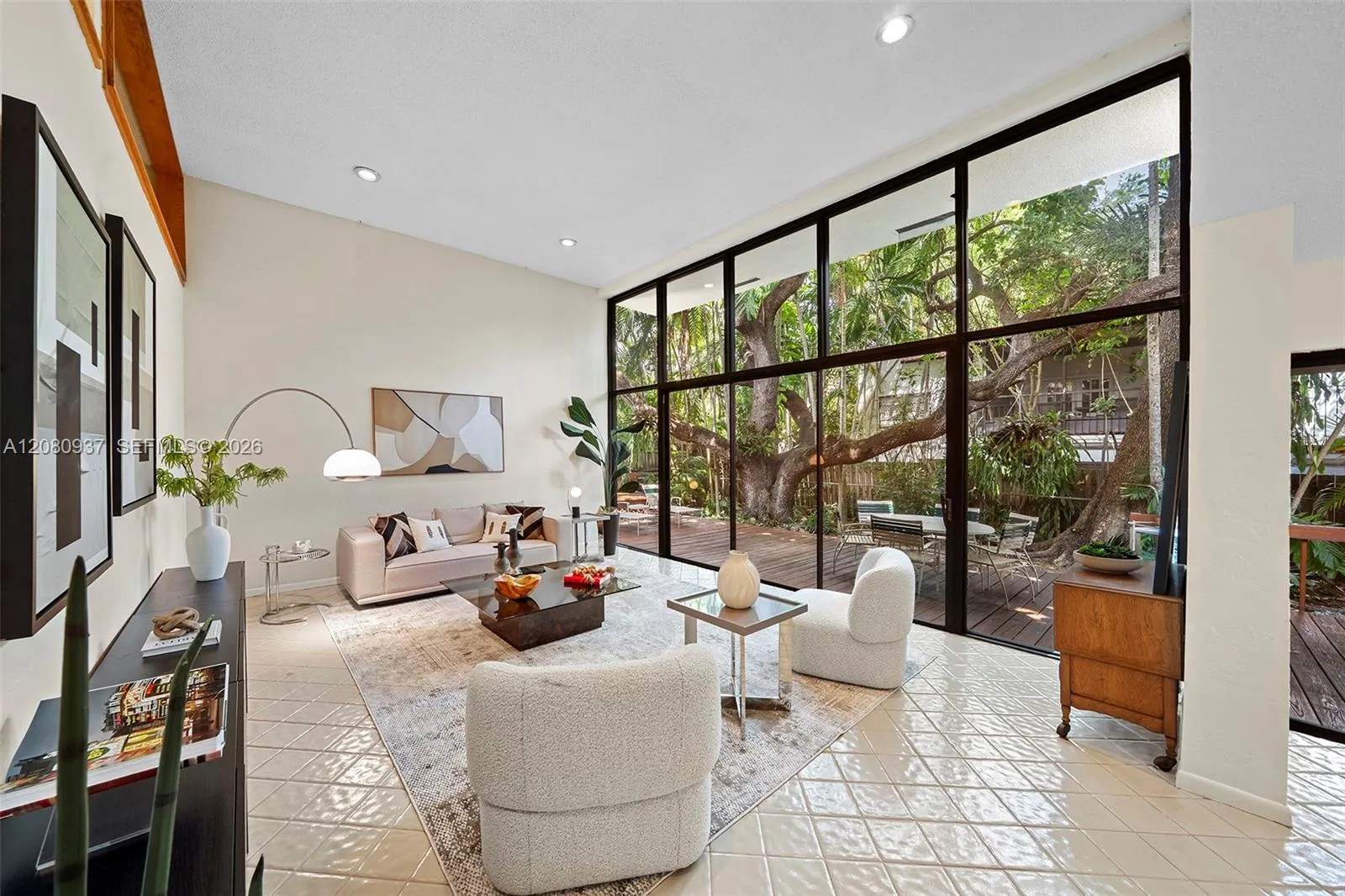 Foto de propiedad en 1753 Nocatee Drive, Miami, FL 33133 Miami con MLS# 