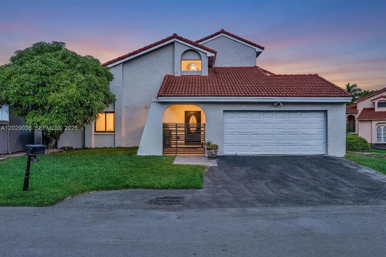 Foto de propiedad en 17532 NW 61st Court N, Hialeah, FL 33015 Hialeah con MLS# 