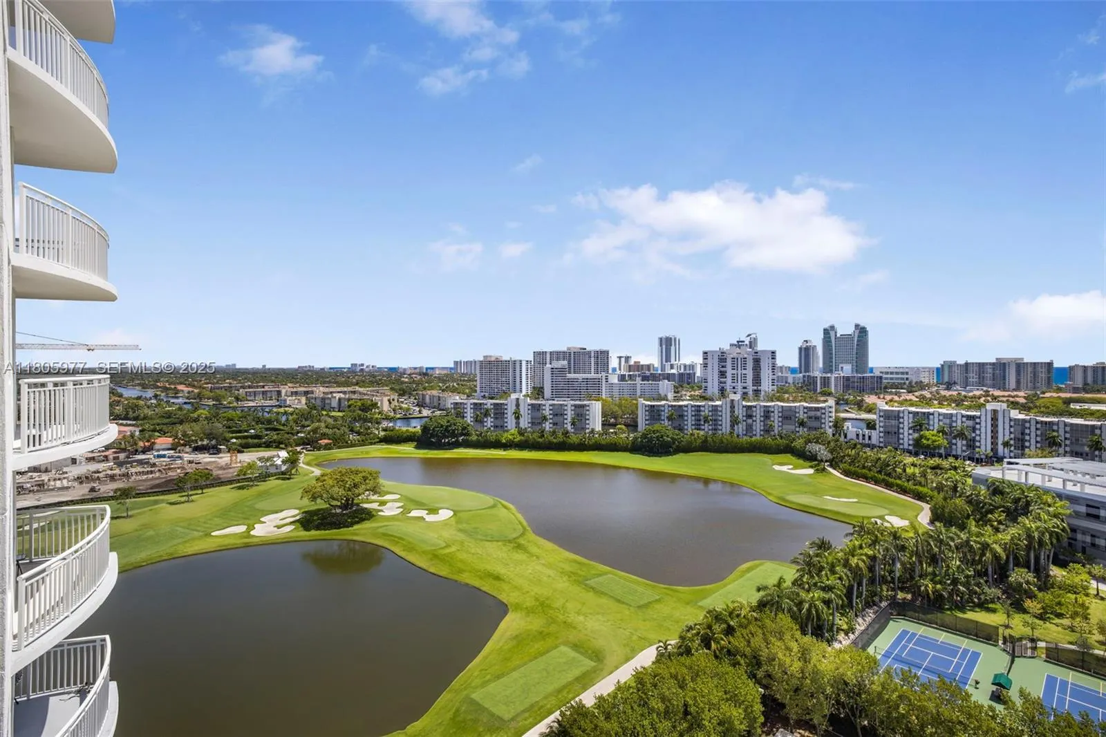 Foto de propiedad en 1755 E Hallandale Beach Boulevard 1604E, Hallandale Beach, FL 33009 Hallandale Beach con MLS# 