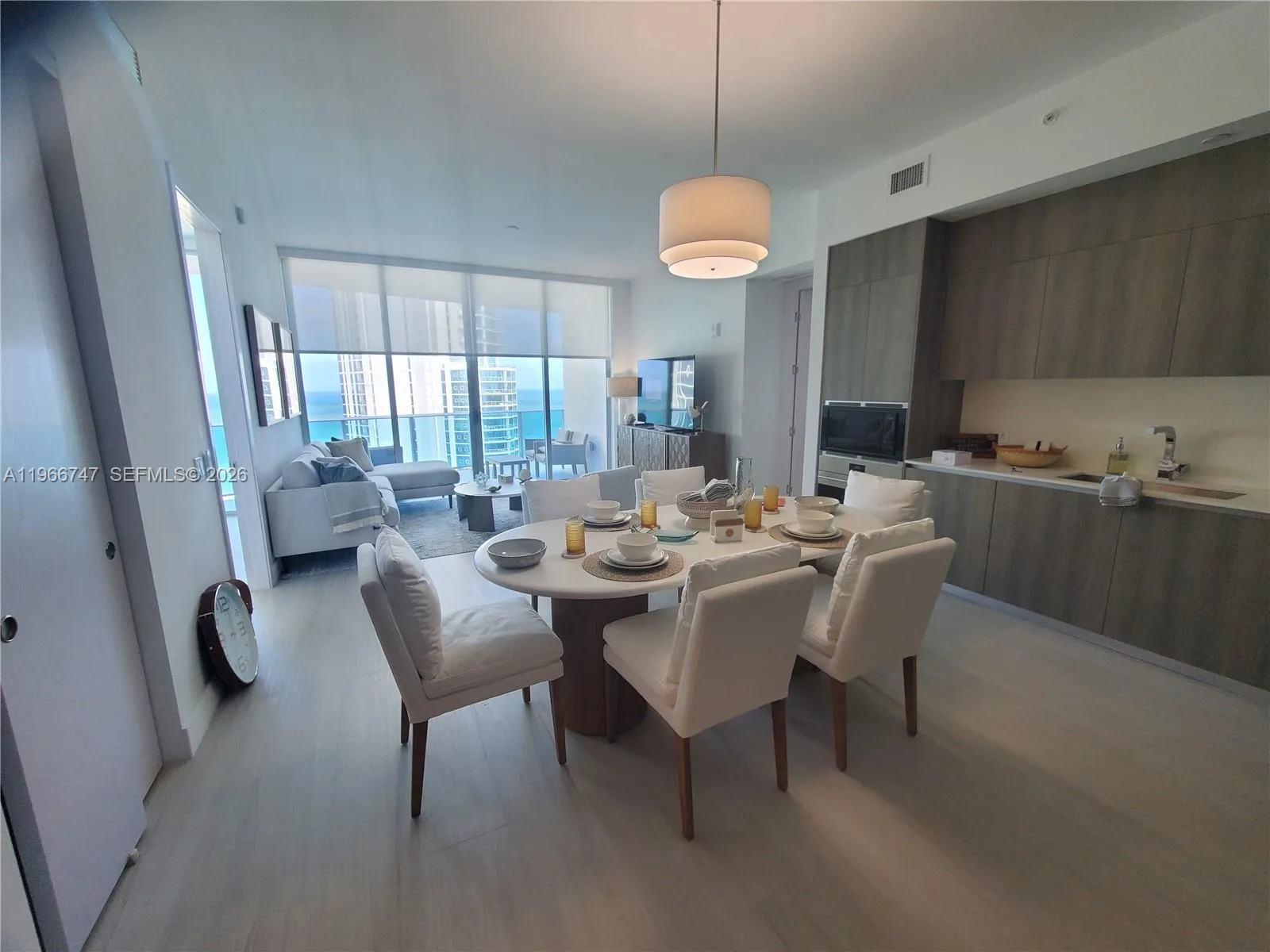 Foto de propiedad en 17550 Collins 1402, Sunny Isles Beach, FL 33160 Sunny Isles Beach con MLS# 