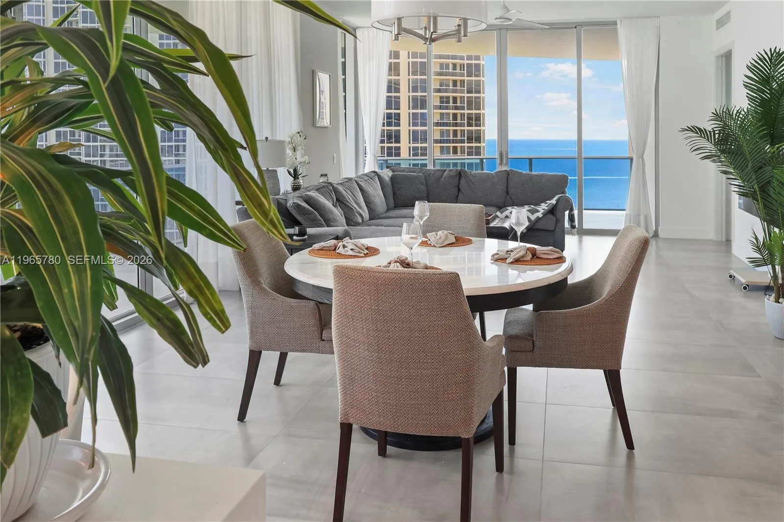 Foto de propiedad en 17550 Collins Avenue 1205, Sunny Isles Beach, FL 33160 Sunny Isles Beach con MLS# 