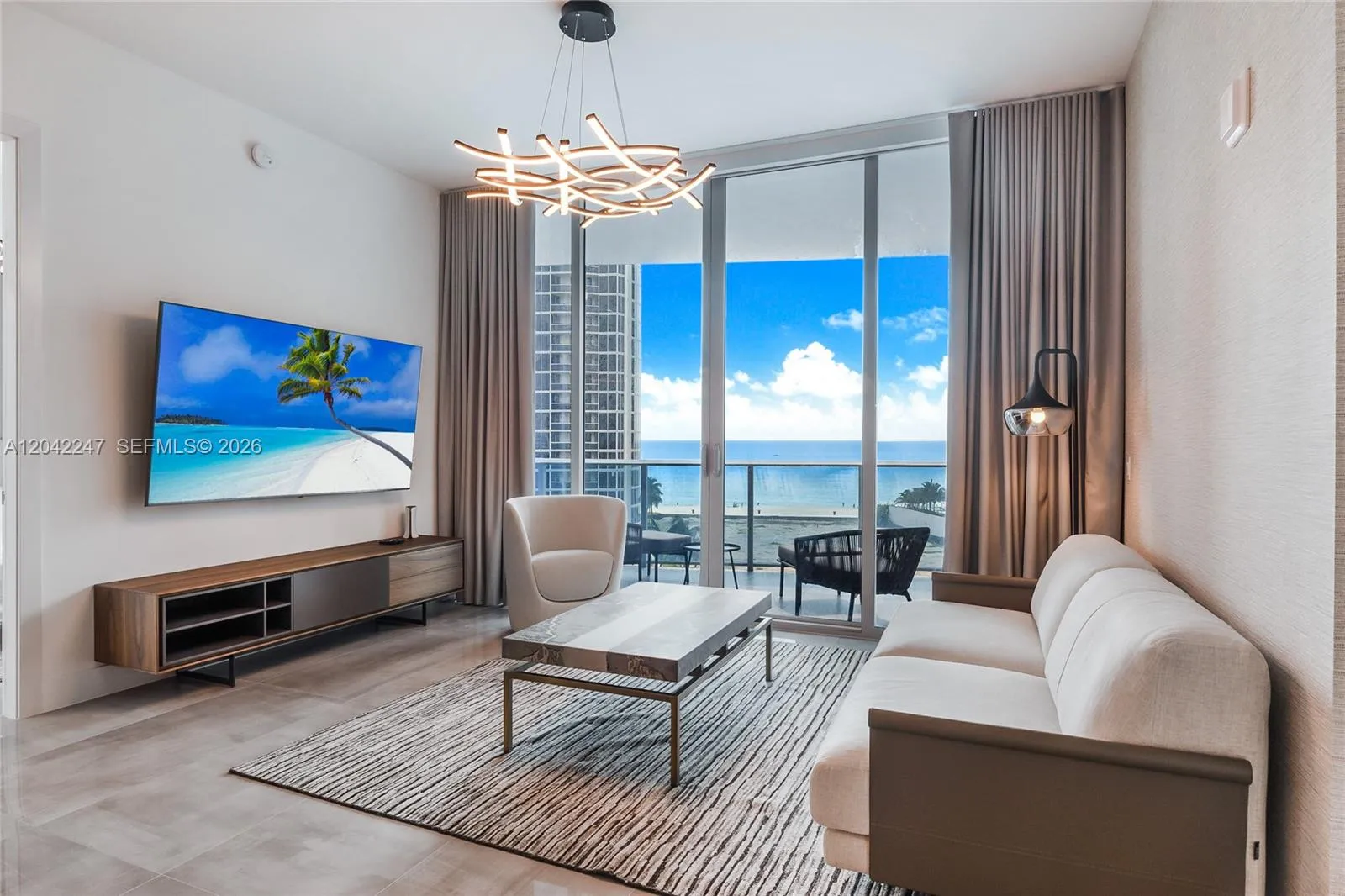 Foto de propiedad en 17550 Collins Avenue 702, Sunny Isles Beach, FL 33160 Sunny Isles Beach con MLS# 